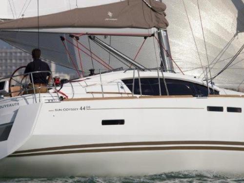 Segelyacht Sun Odyssey 44 DS chartern in Road Town