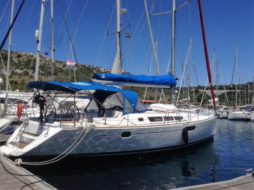 Segelboot Sun Odyssey 44i chartern in Marina Kremik