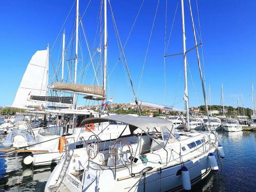 Segelboot Sun Odyssey 44i Yachtcharter in Pula