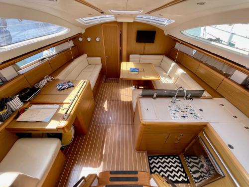 Yacht Sun Odyssey 45 DS chartern in Palairos Marina