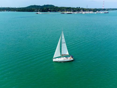 Segelyacht Sun Odyssey 469 Yachtcharter in Yachthafen Marina Phuket