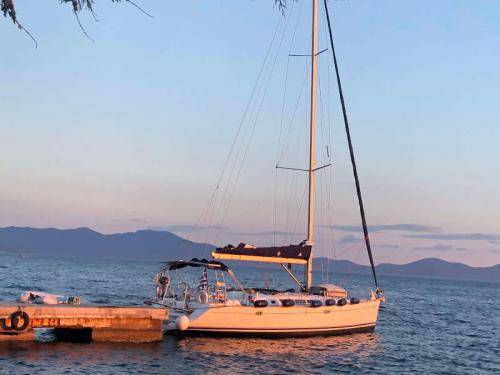 Sailing boat Sun Odyssey 49 for rent in Volos
