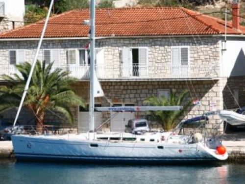 Segelboot Sun Odyssey 49 chartern in Skiathos Haupthafen