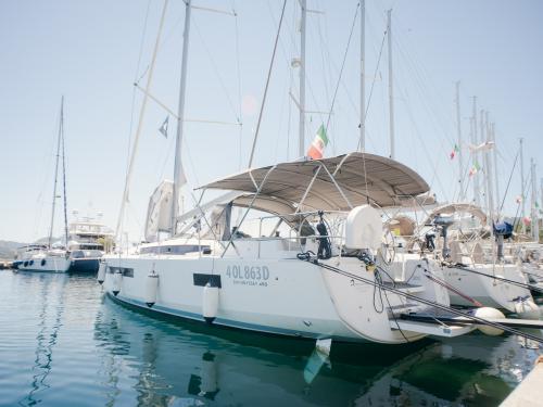 Segelboot Sun Odyssey 490 chartern in Marina di Portisco