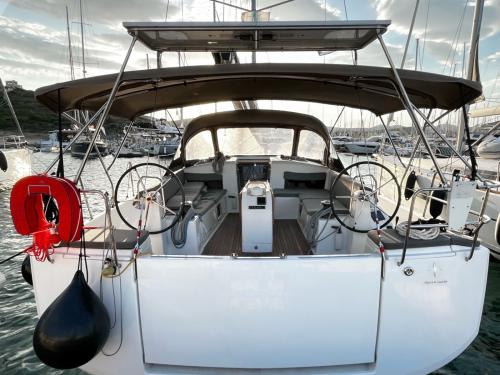 Segelyacht Sun Odyssey 490 Yachtcharter in Lavrio