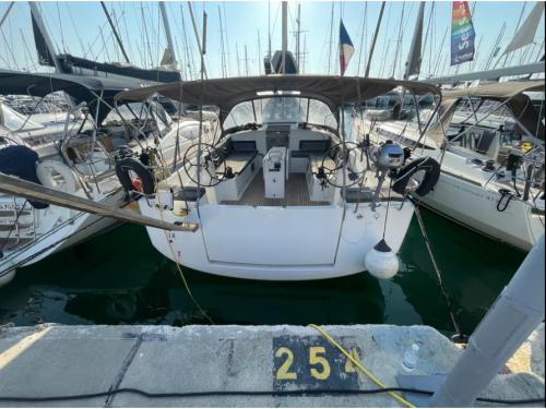 Sailboat Sun Odyssey 490 for rent in Athens