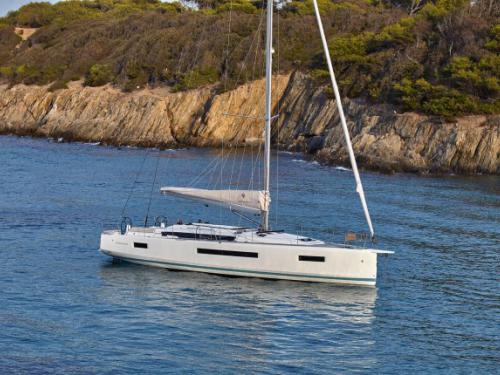 Sailing boat Sun Odyssey 490 for charter in Kastel Gomilica