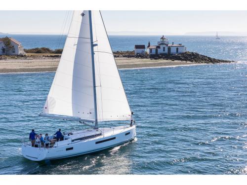 Sailboat Sun Odyssey 490 for rent in Keramoti