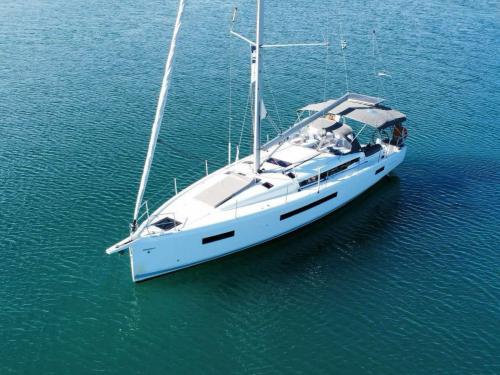 Sailboat Sun Odyssey 490 for rent in Keramoti