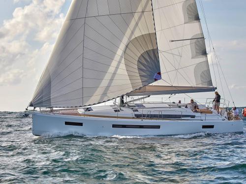 Sailing yacht Sun Odyssey 490 for hire in Portorosa