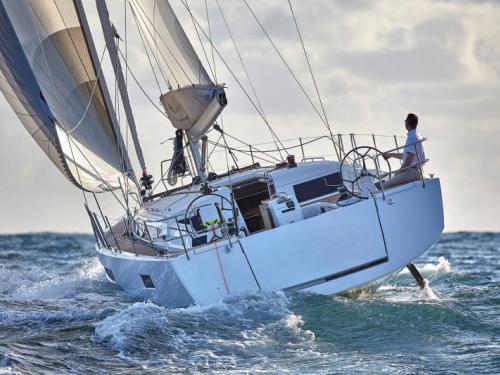 Yacht Sun Odyssey 490 chartern in Tropea