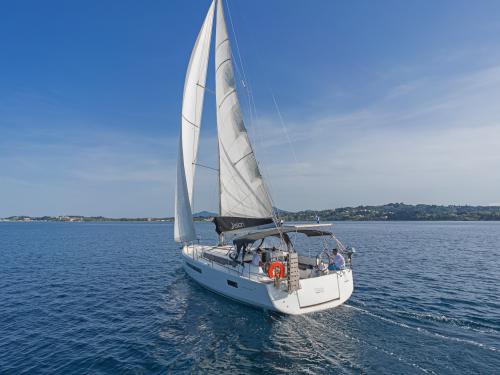 Yacht Sun Odyssey 490 for charter in Gouvia