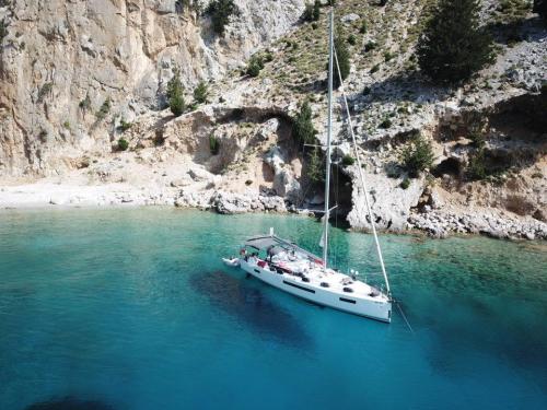 Sailing boat Sun Odyssey 490 for rent in Rhodes city