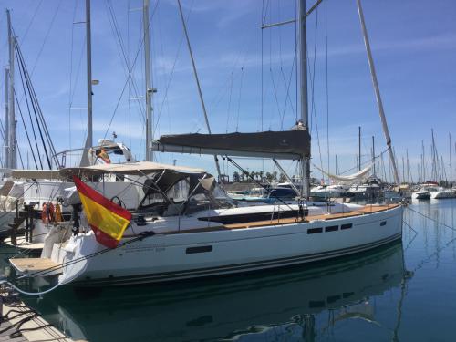 Sailing boat Sun Odyssey 509 for hire in Valencia City