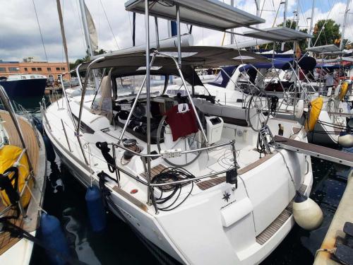 Sailing yacht Sun Odyssey 509 available for charter in Denia