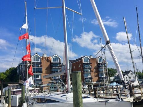 Sailing boat Jeanneau 51 for rent in Port Annapolis Marina