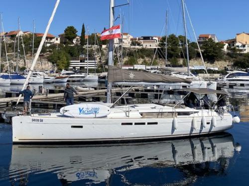 Sailing boat Sun Odyssey 519 for rent in Sibenik