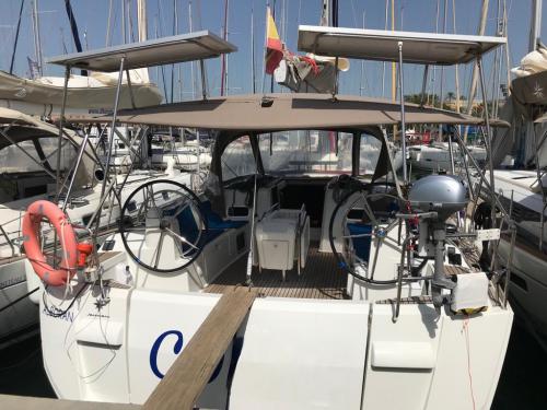 Sailing yacht Sun Odyssey 519 for charter in San Miguel de Abona