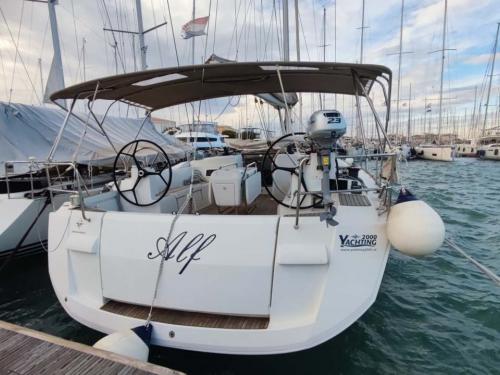 Yacht Sun Odyssey 519 for hire in Lefkas