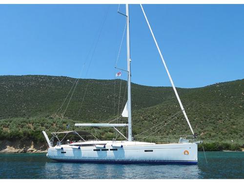 Sailing boat Sun Odyssey 519 available for charter in Volos Harbour