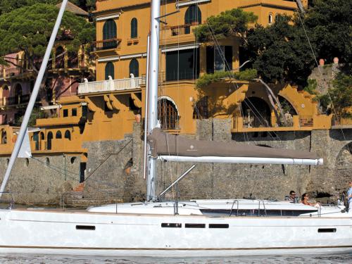 Sailing yacht Sun Odyssey 519 for rent in Marina Mallorca Nautica