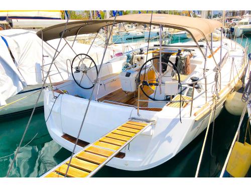 Sailing yacht Sun Odyssey 519 for rent in Lefkas