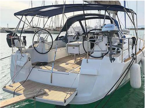 Segelboot Sun Odyssey 519 Yachtcharter in Palairos Marina
