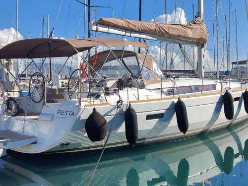 Sailing yacht Sun Odyssey 519 for hire in Lefkas Marina