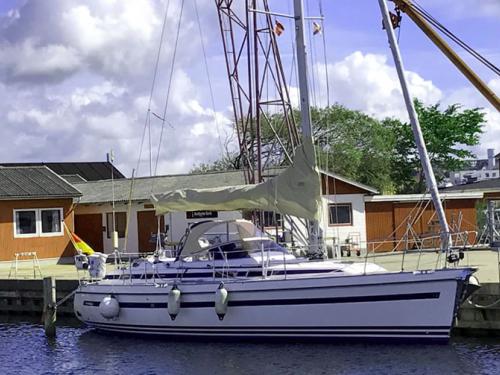 Sailing yacht Sunbeam 37 available for charter in Heiligenhafen