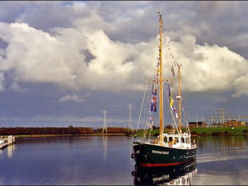 Yacht Walschokker for hire in Lemmer