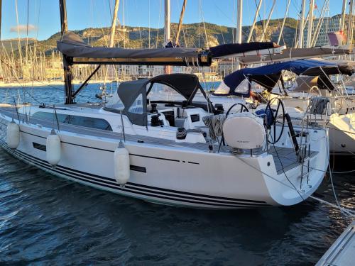 Yacht X 4.3 for hire in Toulon Yacht X 4.3 for hire in Toulon