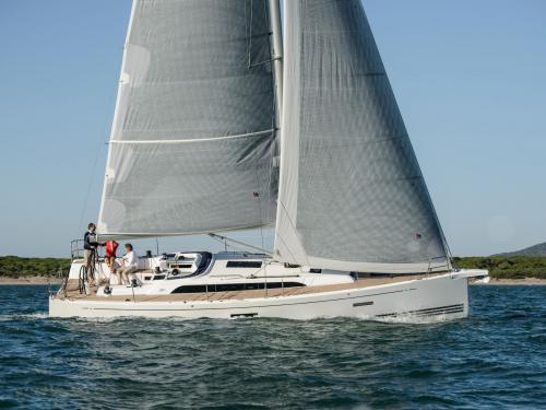 Yacht X 4.3 MK II chartern in Lavrio