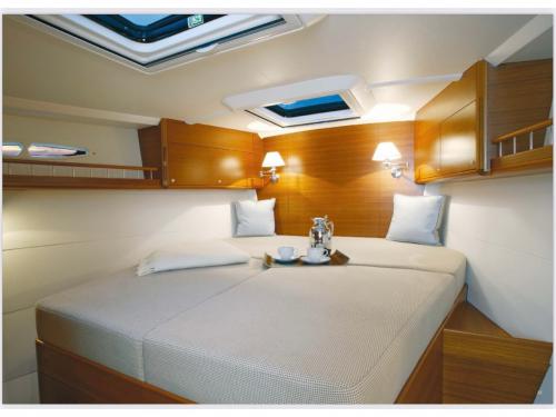 Yacht X 55 for hire in Lavrio