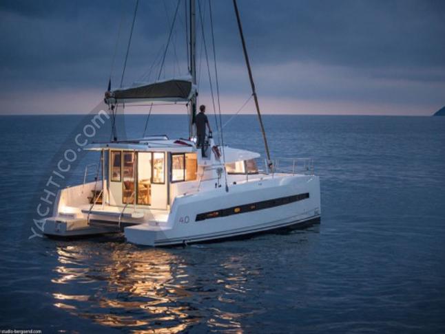 Kat Bali 4.0 Yachtcharter in Hafen von Calanova