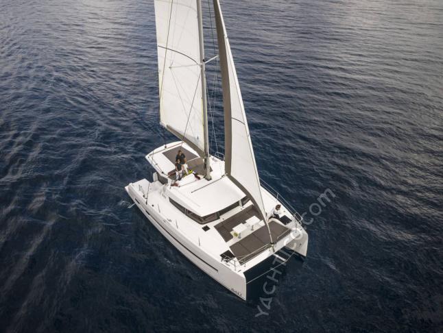 Catamaran Bali 4.0 for rent in Palm Cay Marina