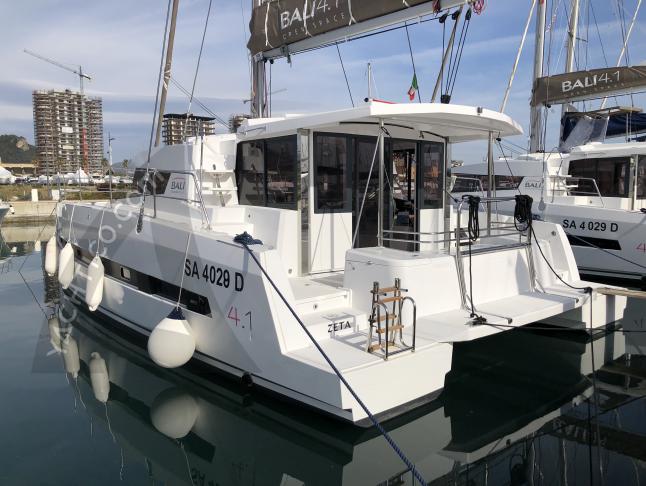 Catamaran Bali 4.1 for charter in Golfo Aranci Harbour