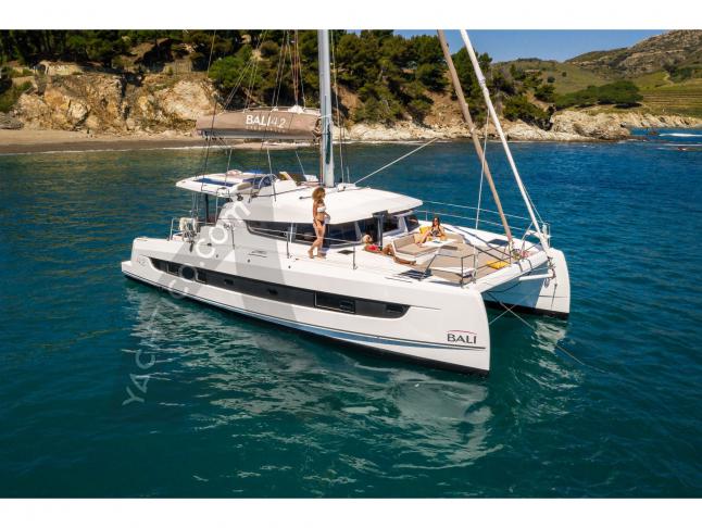 Catamaran Bali 4.2 for charter in Ragusa