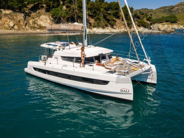 Katamaran Bali 4.2 Yachtcharter in Marina Pirovac