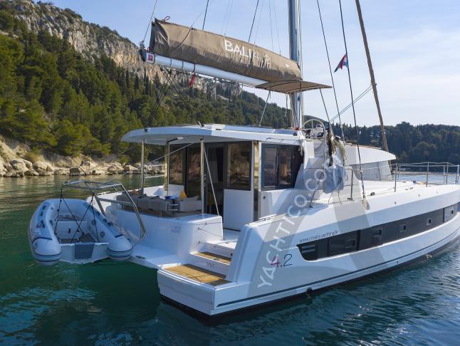 Catamaran Bali 4.2 for charter in Kastel Gomilica