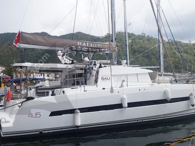 Catamaran Bali 4.5 for charter in Orhaniye