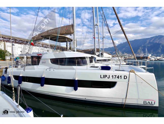 Catamaran Bali 4.6 for rent in Marina di Stabia