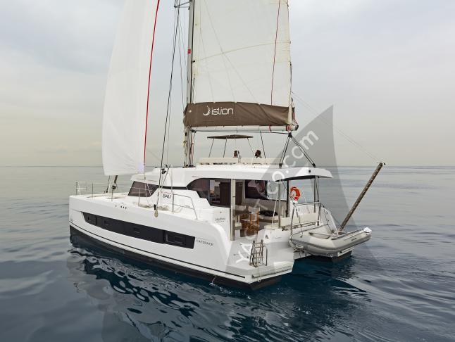 Kat Catspace Yachtcharter in Gouvia Marina