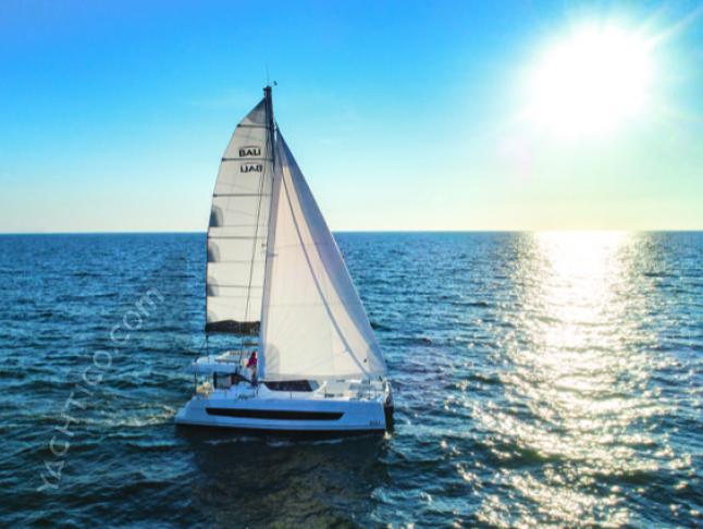 Kat Catspace Yachtcharter in Sant Antoni de Portmany