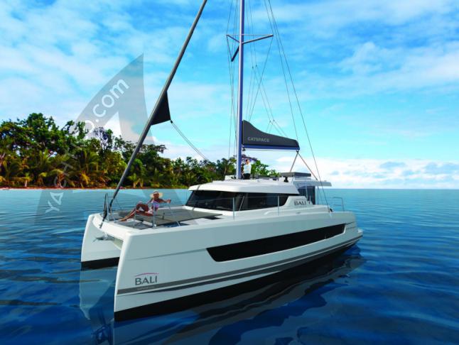 Catamaran Catspace available for charter in Bormes les Mimosas