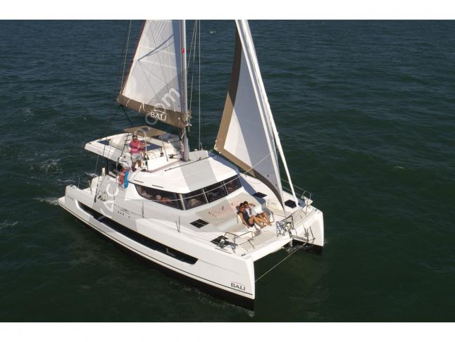 Kat Catspace Yachtcharter in Sant Antoni de Portmany