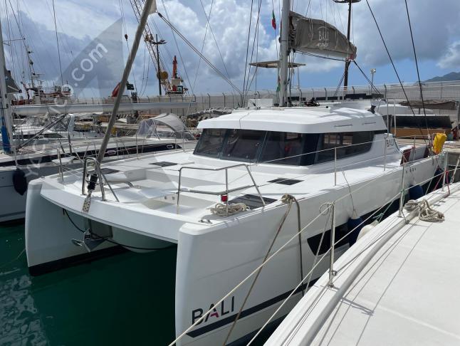 Kat Catspace Yachtcharter in Salerno