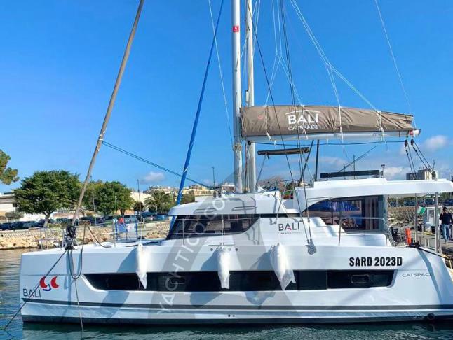 Kat Catspace chartern in Cagliari