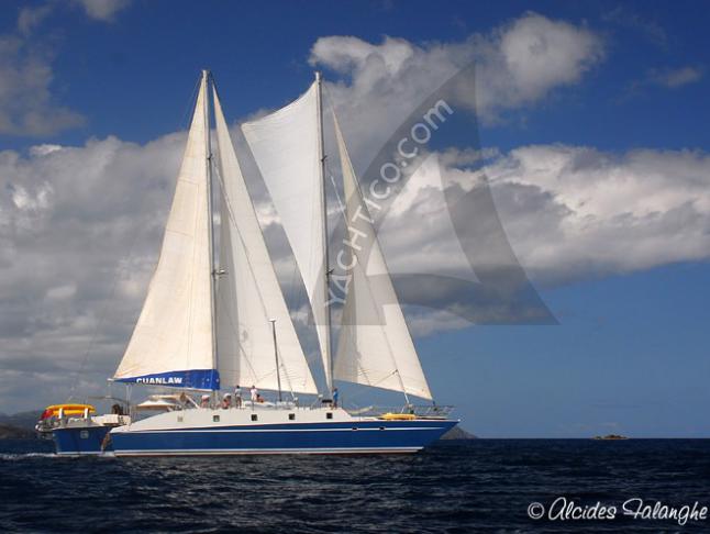 32m Katamaran mit Skipper mieten in Road Town