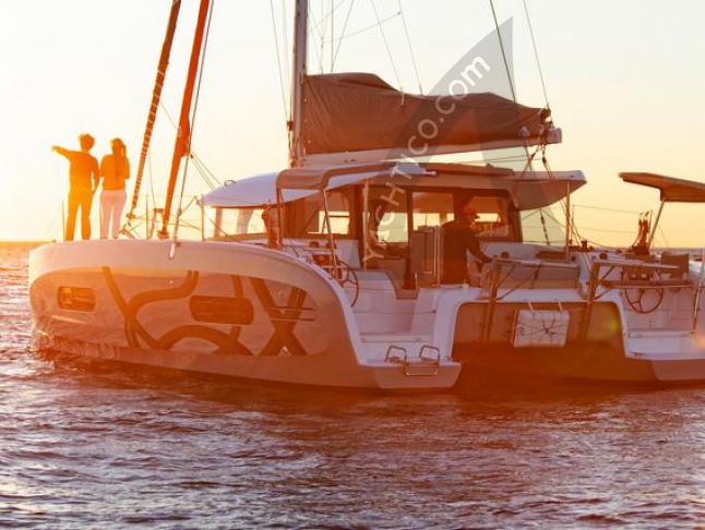 Kat Excess 11 chartern in Afareaitu