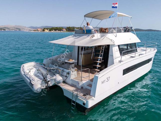 Katamaran Fountaine Pajot MY 37 chartern in Sibenik